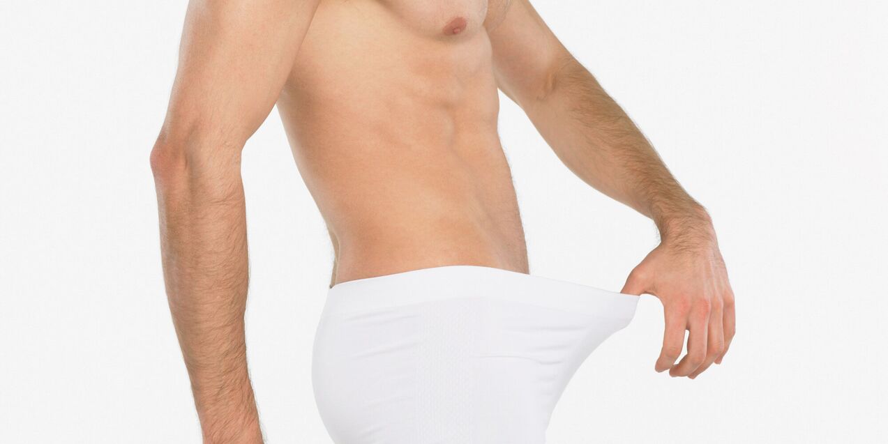 Ένας άντρας σκέφτεται την αύξηση του πέους με μασάζ